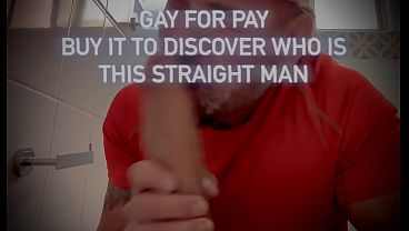 Homem Faz Goela Profunda Em Um Dildo Grande E Grosso