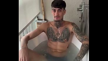 Magrinho Mostra O Pauzão Enorme Se Exibindo De Forma Sensual