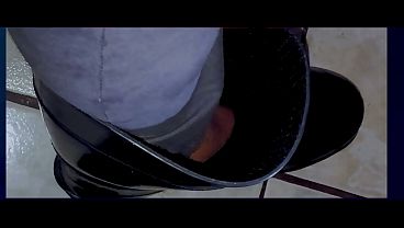 Máscara, Pés E Botas Em Cena Sensual Com Atrizes Brasileiras
