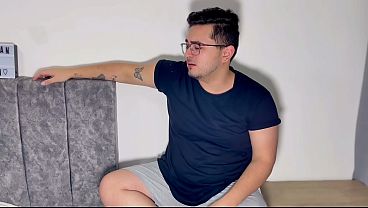 Meu Melhor Amigo Hétero Chega Em Casa E Pede Uma Massagem