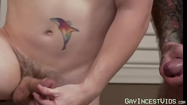 Padrasto Tatuado Sabe Muito Bem Agradar Seu Enteado