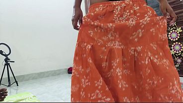 Tia do vilarejo indiano é fodida por homem de pau grande