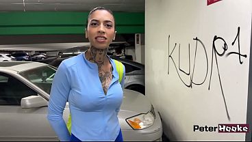 Vizinha pediu para transar sem camisinha e gozar dentro da sua bunda